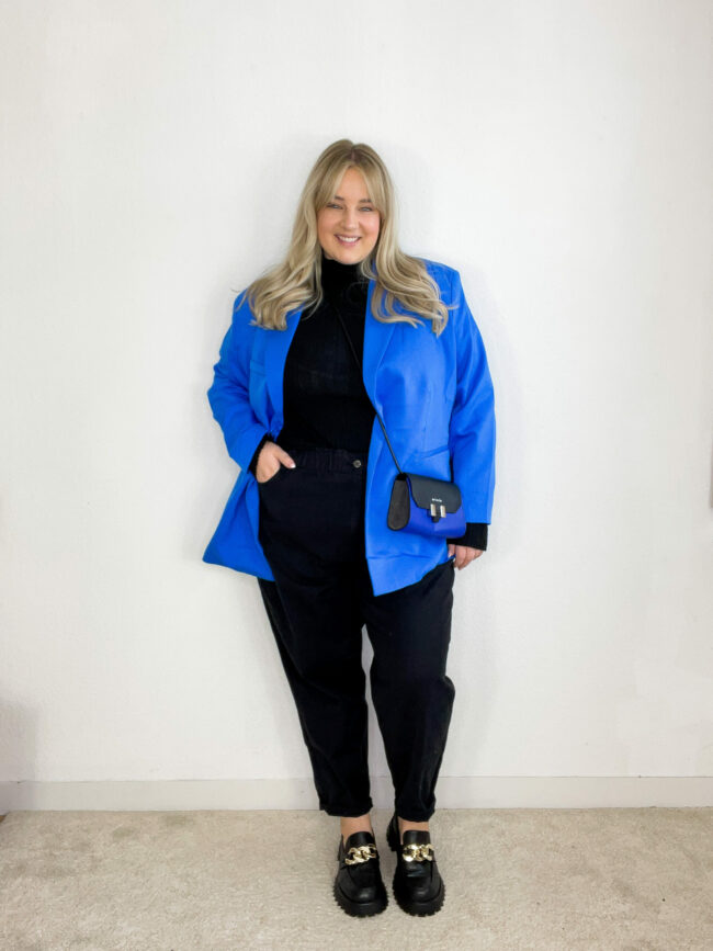 Blazer, Mom Jeans, Rolli, Tasche, Loafers