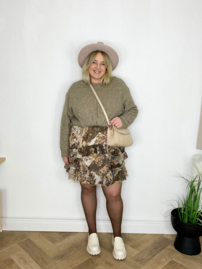 Kleid, Pulli, Loafers, Tasche