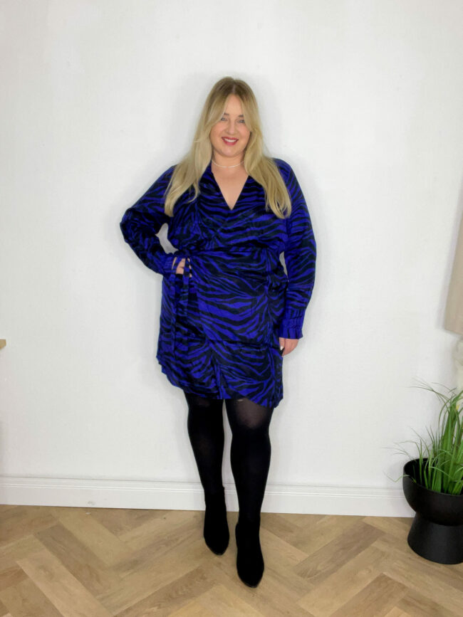 Kleid Blau Leomuster