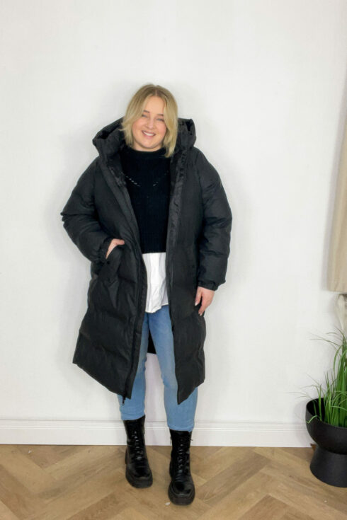 Jeans hell Skinny, Longbluse, Pulli & Boots, Winterparka