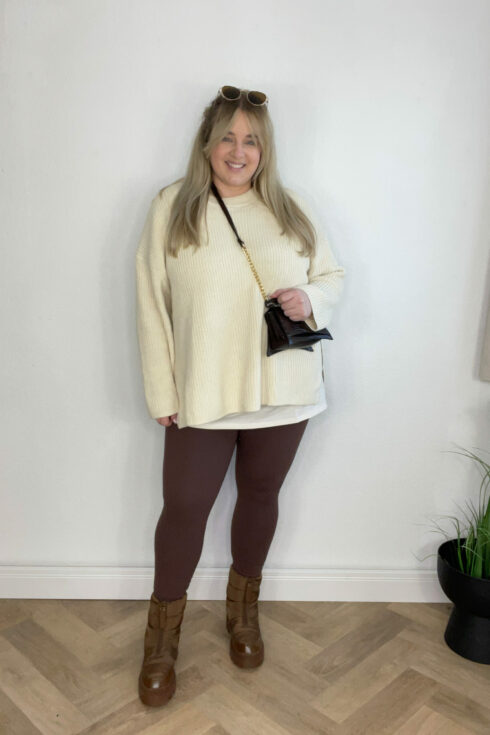 Pullover Beige, Leggings Braun, Stiegel Braun, Schwarze Tasche