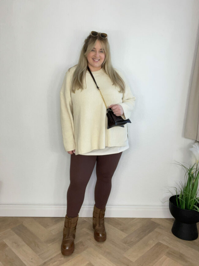 Pullover Beige, Leggings Braun, Stiegel Braun, Schwarze Tasche