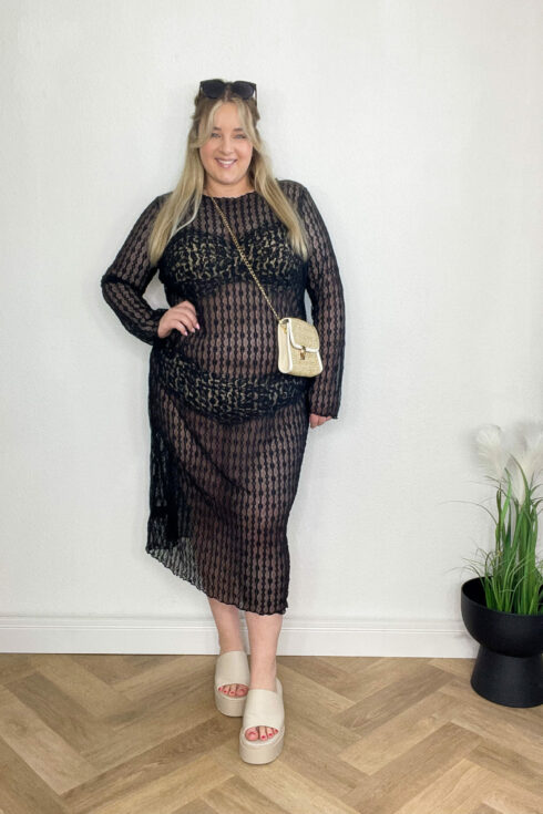 Kleid Strand Netz Lochmuster, Sandalen Beige