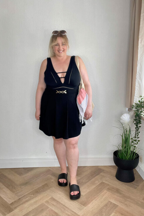 Minirock, Top & Sandalen Schwarz