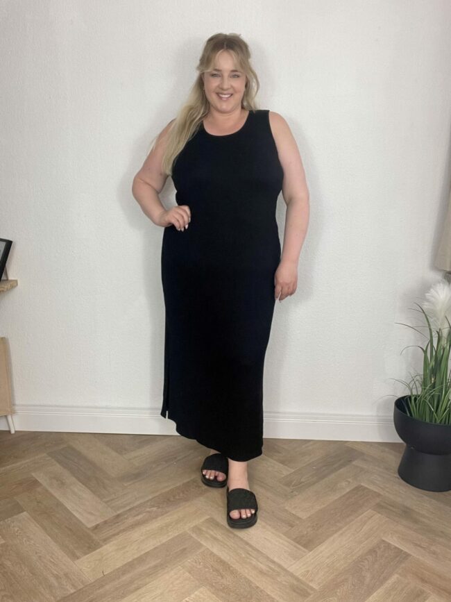 Kleid & Sandalen Schwarz Kleid & Sandalen Schwarz