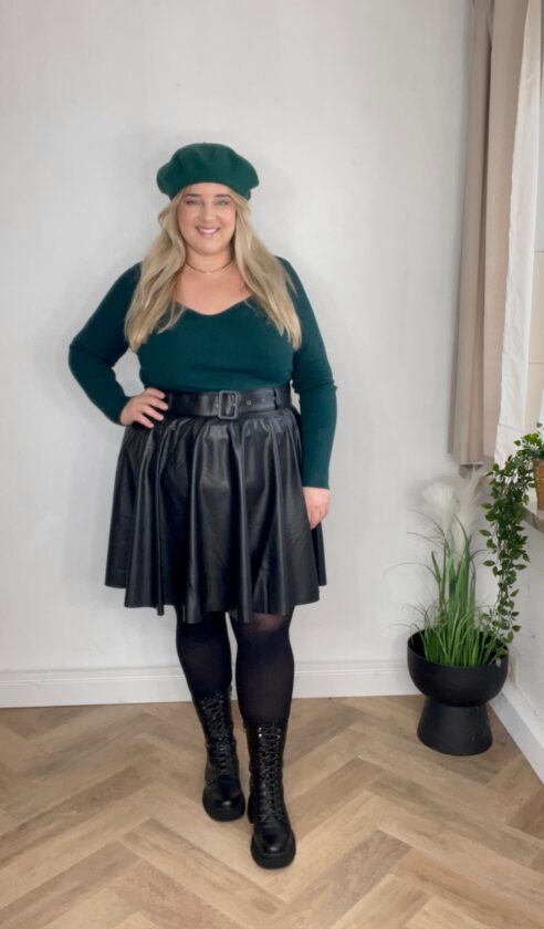 Herbst Outfit - Lederrock, Boots, Baskenmütze