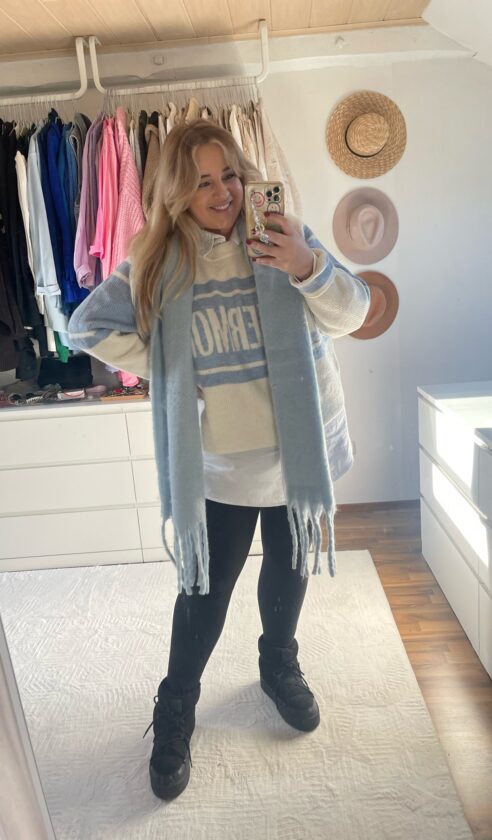 Winter-Look: Longbluse, Leggings, Pullover, Boots,